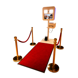 Location du Pack Tapis Rouge VIP avec poteaux dorés pour événement à Rennes